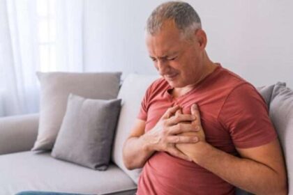 ألم الصدر (الذبحة الصدرية) أحد أعراض القلق، القلق يسبب ألم الصدر